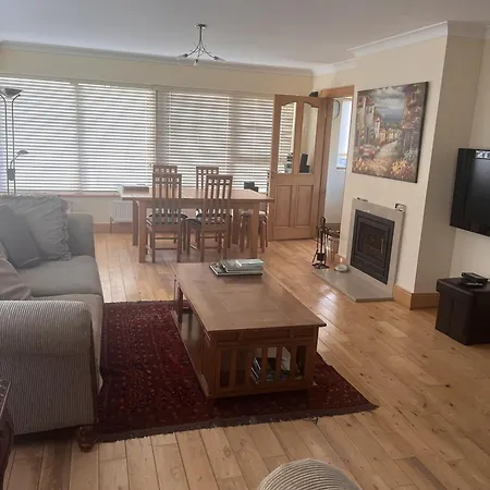 4 Bed House Beside Golf Course And On Grounds *