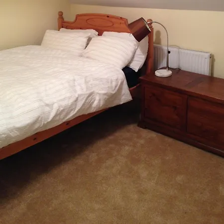 4 Bed House Beside Golf Course And On Grounds