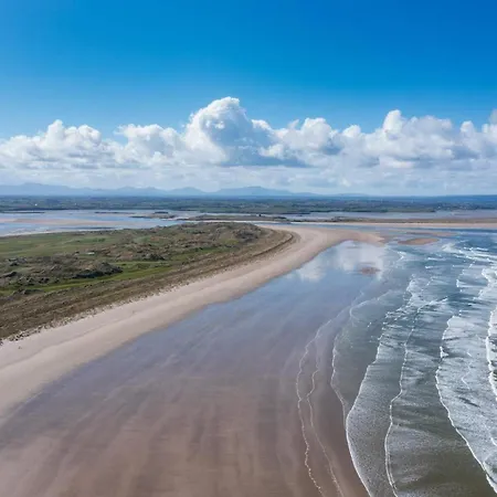 Dom wakacyjny 4 Bed House Beside Golf Course And On Grounds Enniscrone